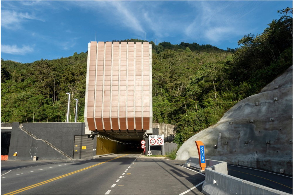 This is the Túnel de Oriente at Rionegro. Its construction has transformed journey times.